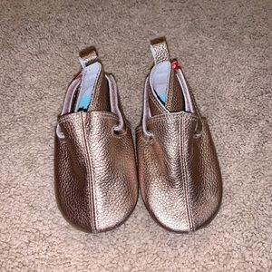 Toddler Size 18 Months Rose Gold Zutano Shoes